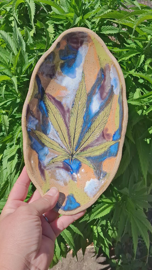 LIC 10.5" Hippie Mary Jane Dish