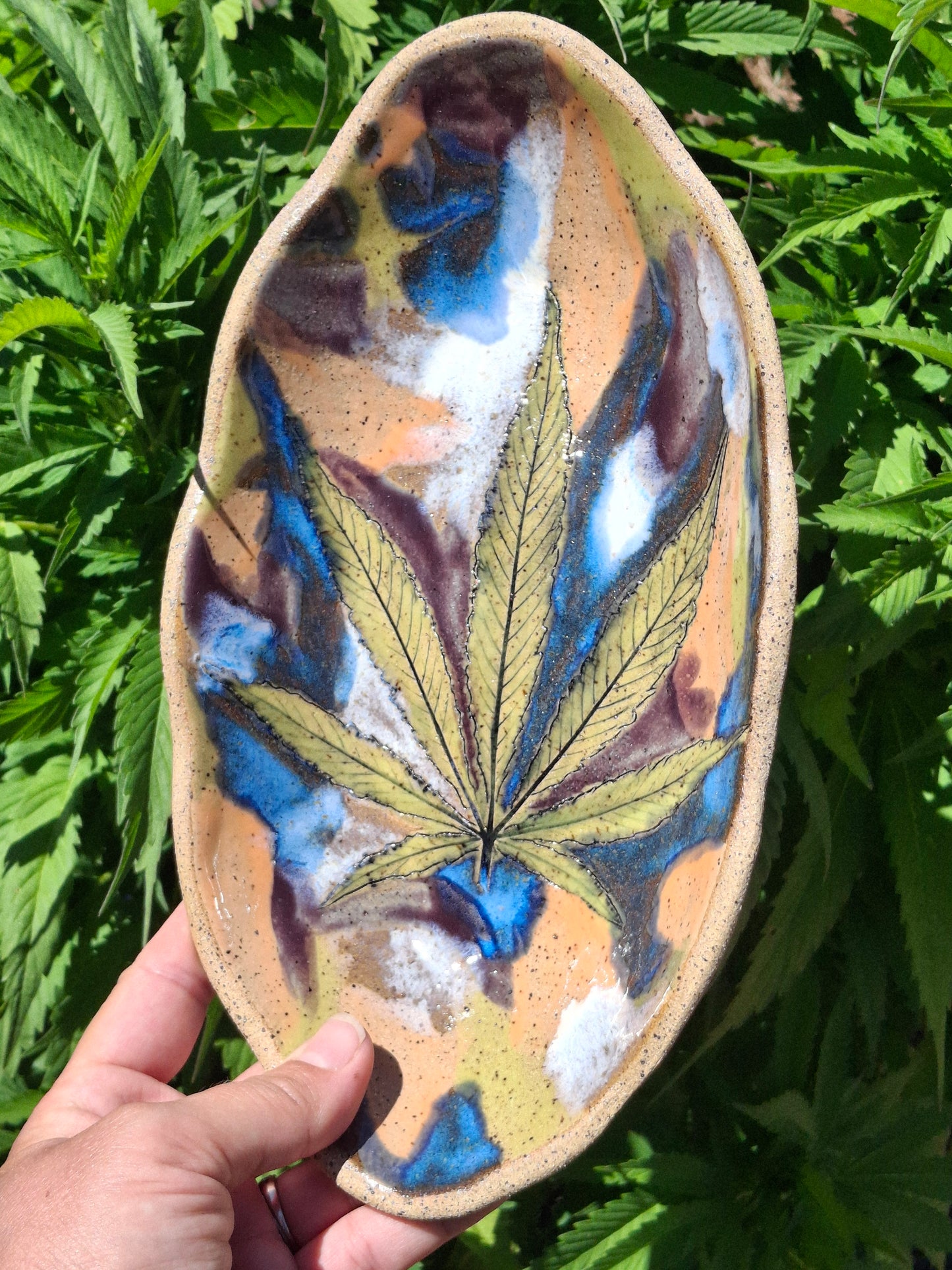 LIC 10.5" Hippie Mary Jane Dish