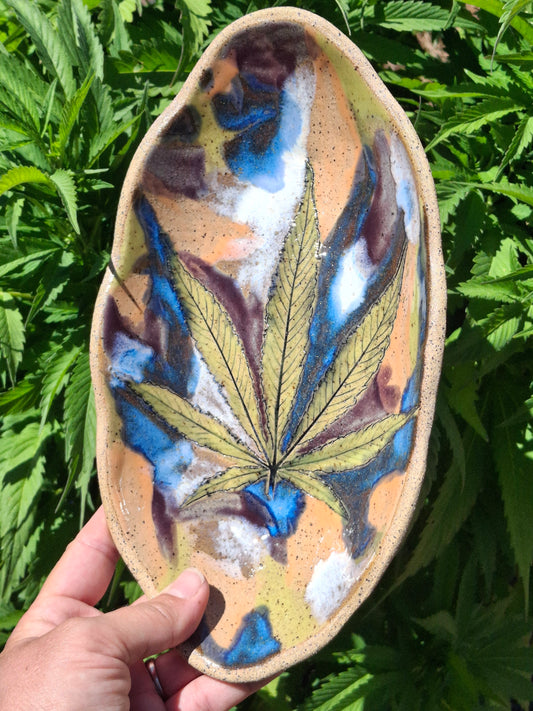 LIC 10.5" Hippie Mary Jane Dish